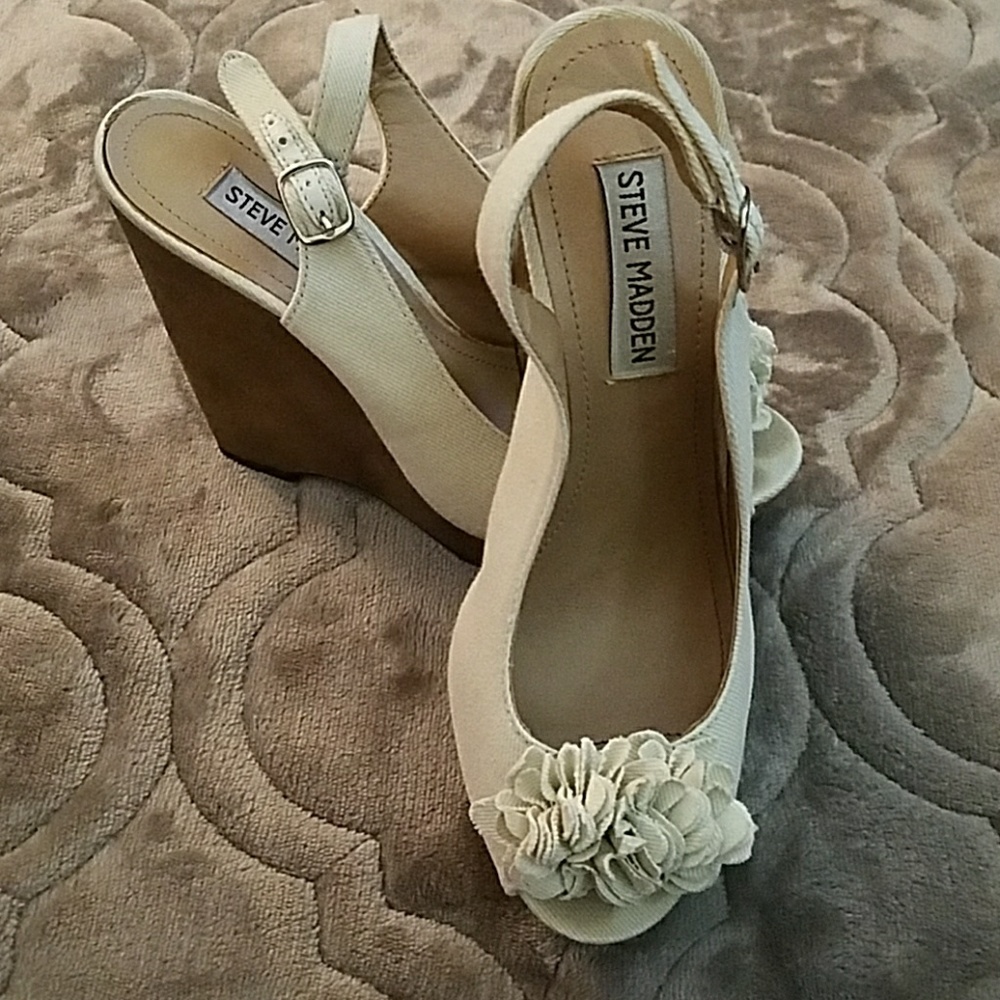 Steve Madden cream floral wedges size 6.5